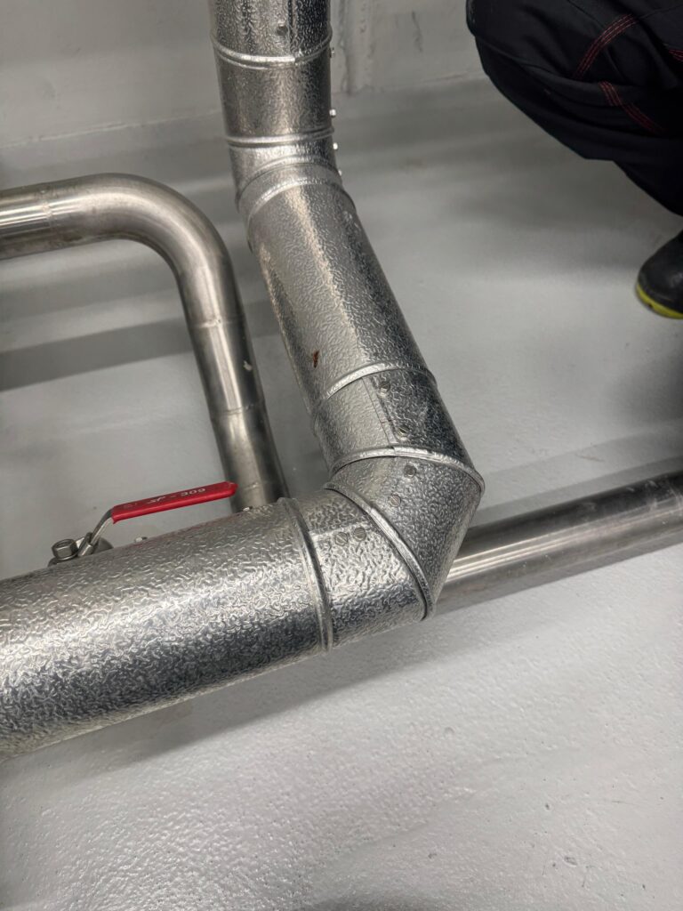 Wärmedämmung verkleidet mit Aluminium Grobkorn